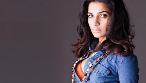 Nadia ali, девушка, куртка, костюмированная корова, лицо