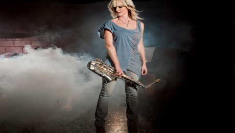 Mindi abair, девушка, саксофон, дым, свет