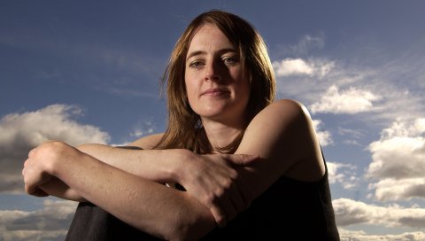 Karine polwart, облака, небо, девушка, руки