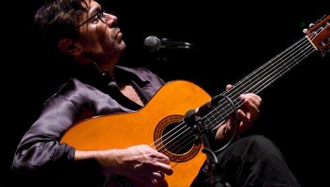 Al di meola, гитара, микрофон, свет, рубашка