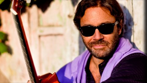 Al di meola, очки, щетина, гитара, одежда