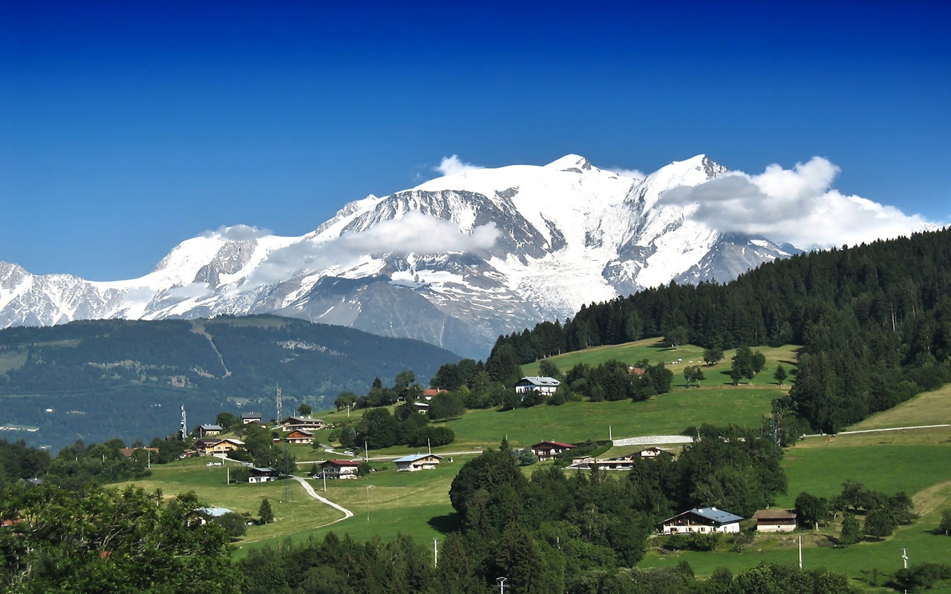 Самые высокие горы зарубежной европы. Гора Монблан во Франции. Альпы Монблан. Montblanc гора Франция. Гора в Швейцарии Монблан.
