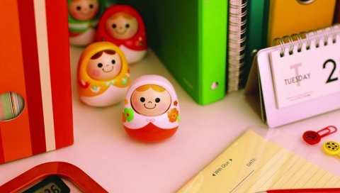 Стол, ноутбуки, книги, ручка, ноутбук
