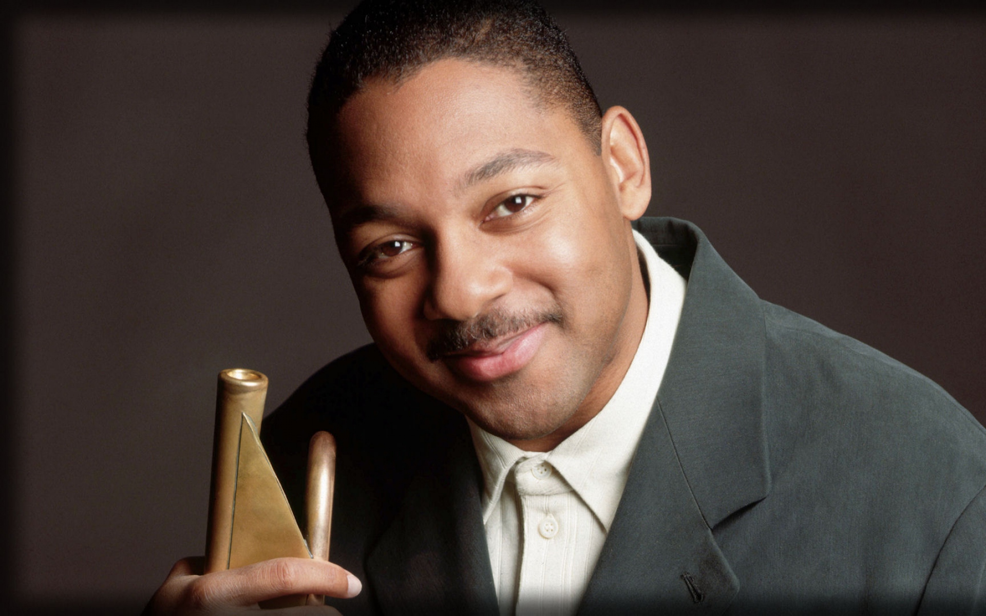 Картинки Wynton marsalis, костюм, лицо, усы, взгляд фото и обои на рабочий стол