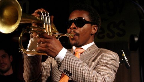 Roy hargrove, очки, труба, игра, куртка