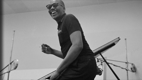 Randy weston, улыбка, очки, сигарета, мужчина