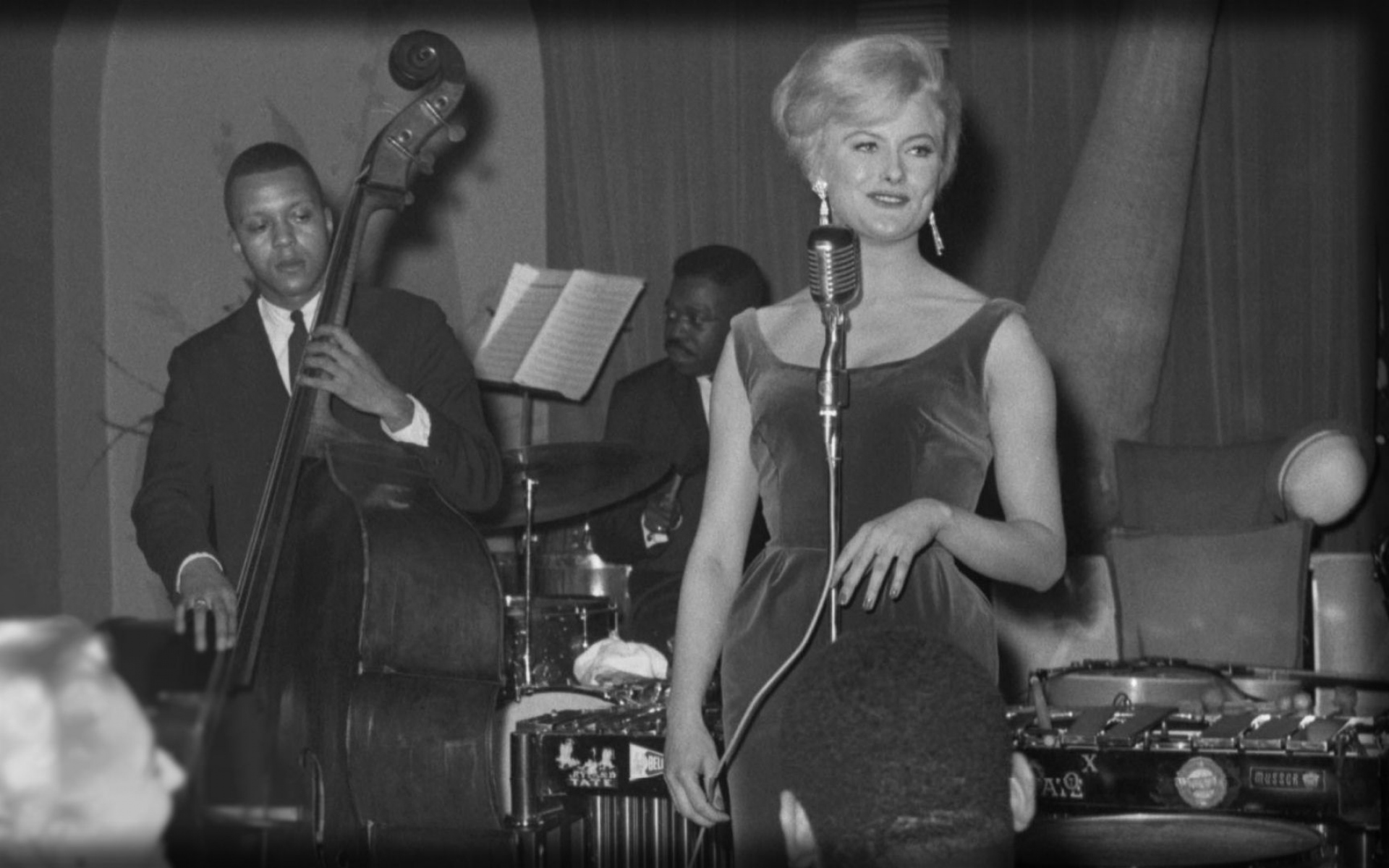 Картинки Monica zetterlund, девушка, группа, виолончель, шоу фото и обои на рабочий стол