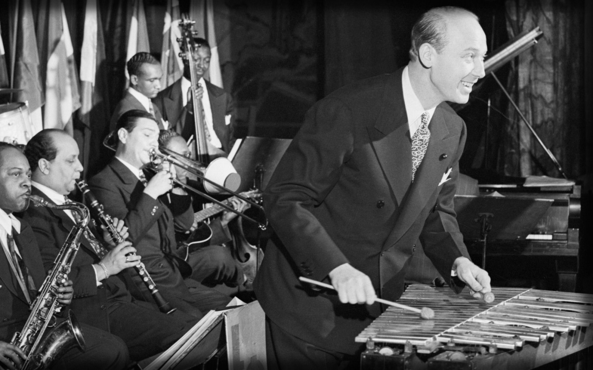 Картинки Louis armstrong, его горячие пять, саксофон, группа, история фото и обои на рабочий стол