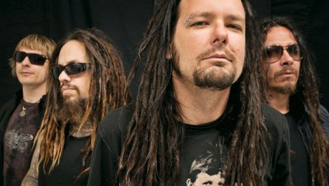 Korn, dreadlocks, t-shirts, очки, пирсинг