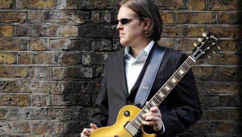 Joe bonamassa, гитара, очки, костюм, стена