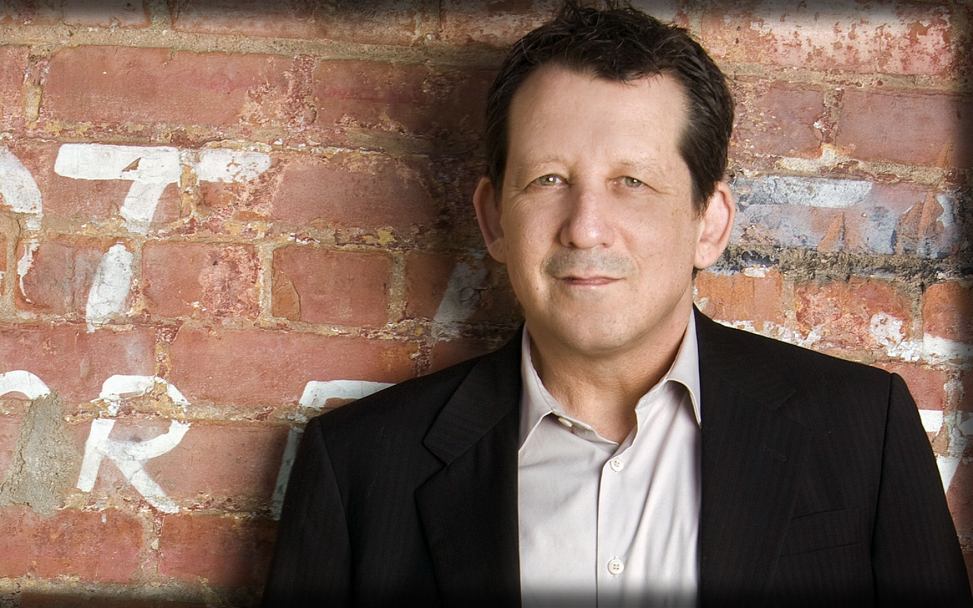 Картинки Jeff lorber, куртка, рубашка, стена, лицо фото и обои на рабочий стол