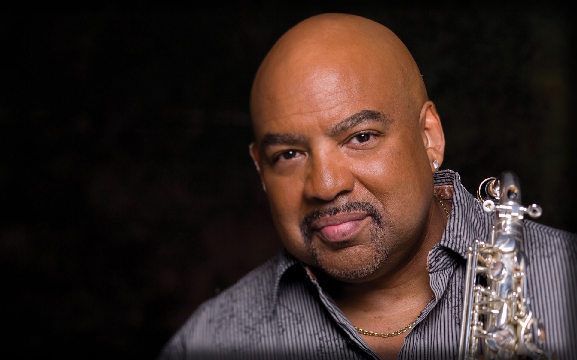 Картинки Gerald albright, труба, лысый, борода, взгляд фото и обои на рабочий стол
