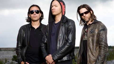 Danko jones, группа, на улице, небо, очки