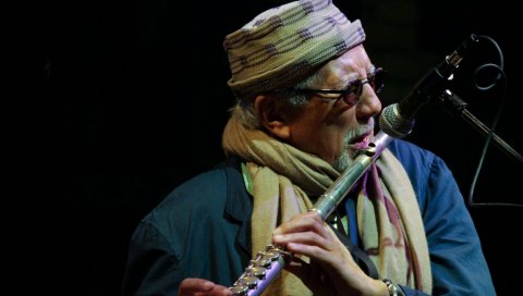 Charles lloyd, инструмент, шарф, шоу, микрофон