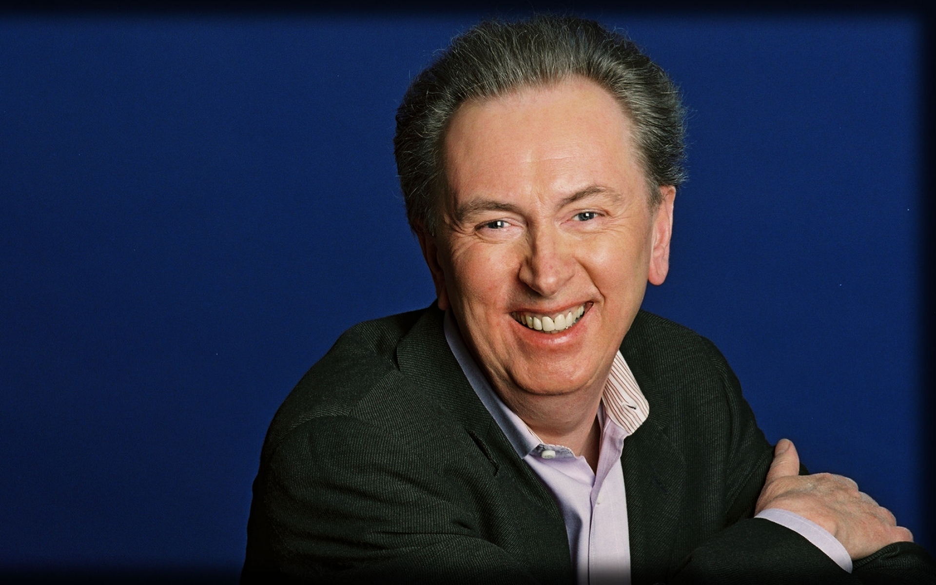 Картинки Al stewart, улыбка, зубы, костюм, стрижка фото и обои на рабочий стол
