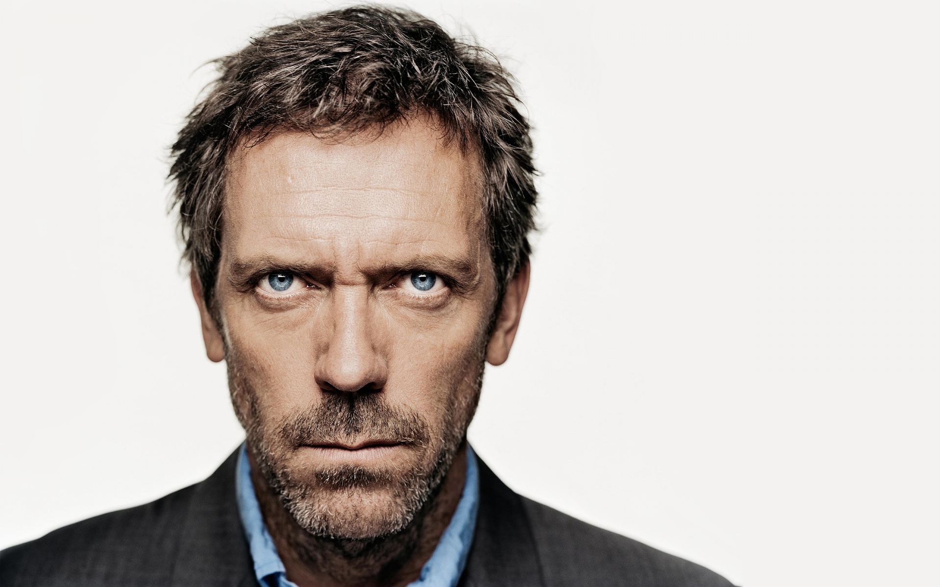 Картинки Hugh laurie, голубоглазый, мужчина, борода, смокинг фото и обои на рабочий стол