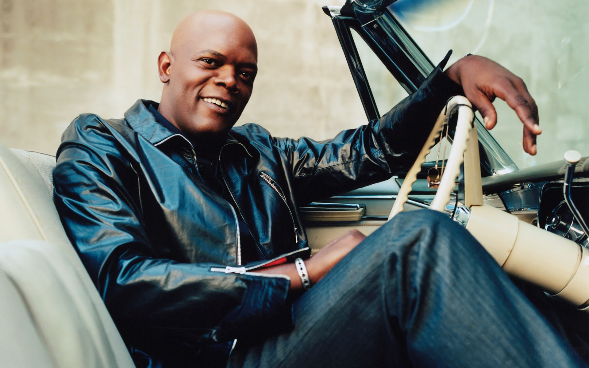 Картинки Samuel jackson, мужчина, черный мужчина, лысый, авто фото и обои на рабочий стол