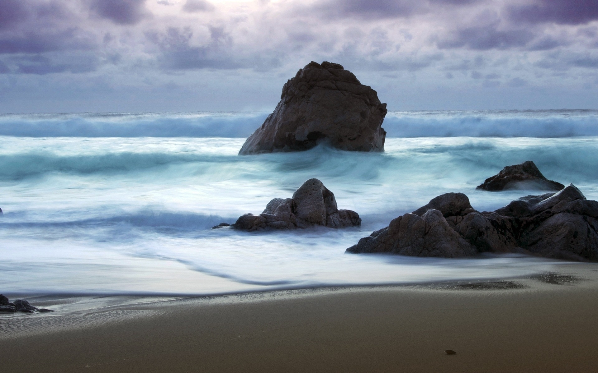 Картинки Волны, море, камни, буря, побережье, песок, пляж фото и обои на рабочий стол