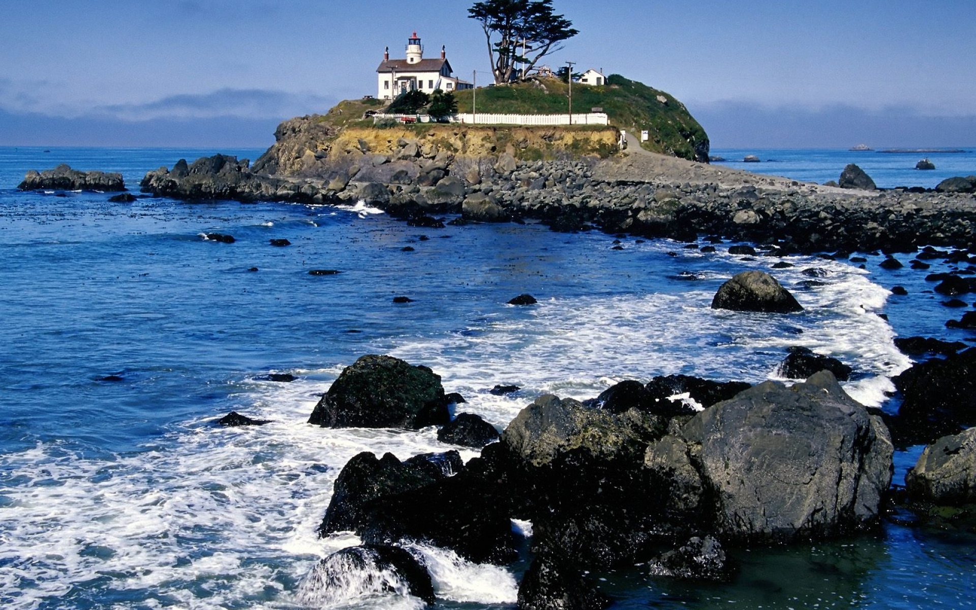 Картинки Скалы, маяк, калифорния, тихий океан, вода, камни фото и обои на рабочий стол