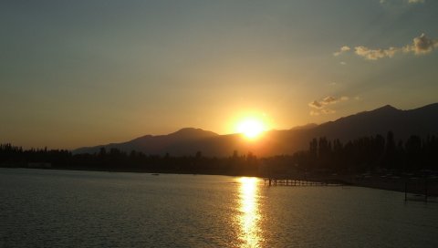 Солнечные лучи, рассвет, горы, утро, вода, пляж