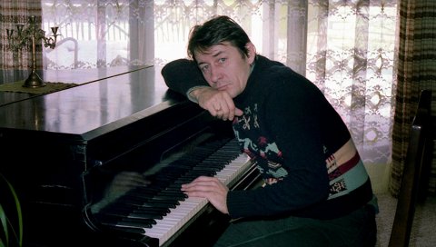 Krzysztof klenczon, фортепиано, комната, слепой, свитер
