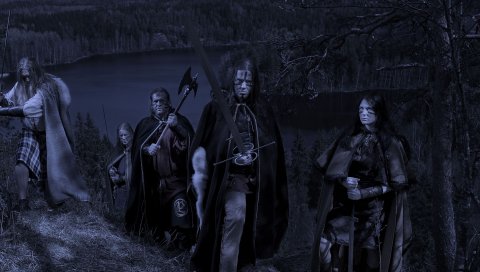 Сундук, сумерки, воины, меч, топор