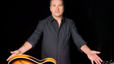 Chuck loeb, гитара, рубашка, свет, руки
