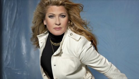 Beata kozidrak, блондинка, цепочки, куртка, ветер