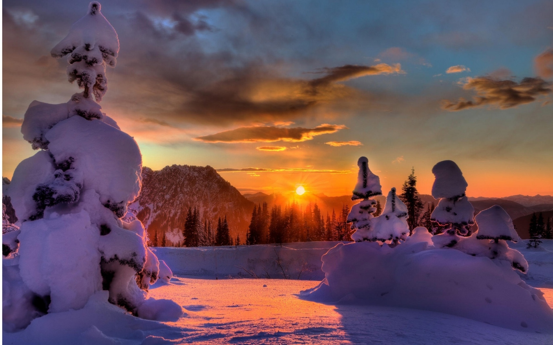 Картинки Солнце, горы, облака, сугробы, елки, зима фото и обои на рабочий стол