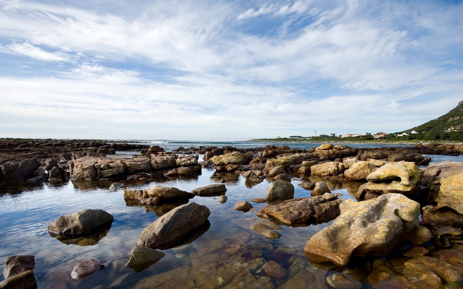 Water stones. Берег реки Великой Псков Каменистый. Каменистый берег. Каменистое побережье. Берег камни вода.