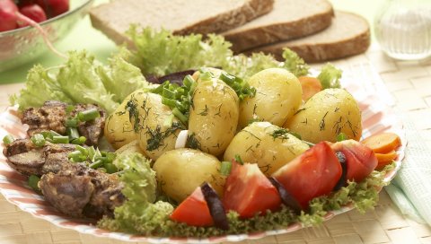 Картофель, мясо, помидор, салат, фенхель, зелень, хлеб