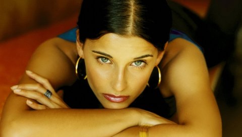 Nelly furtado, hands, face, jewerly, eyes