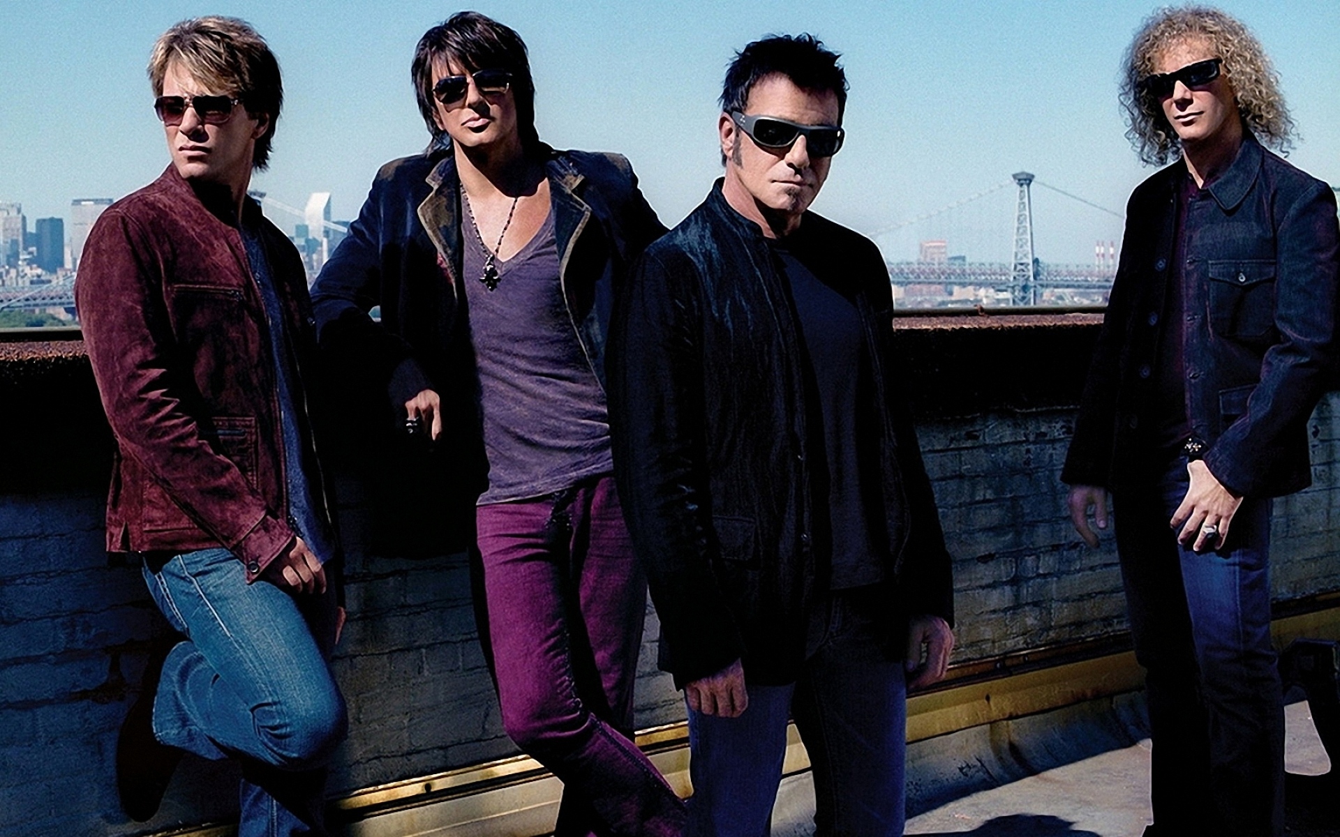 Картинки Bon jovi, очки, город, крыша, небо фото и обои на рабочий стол