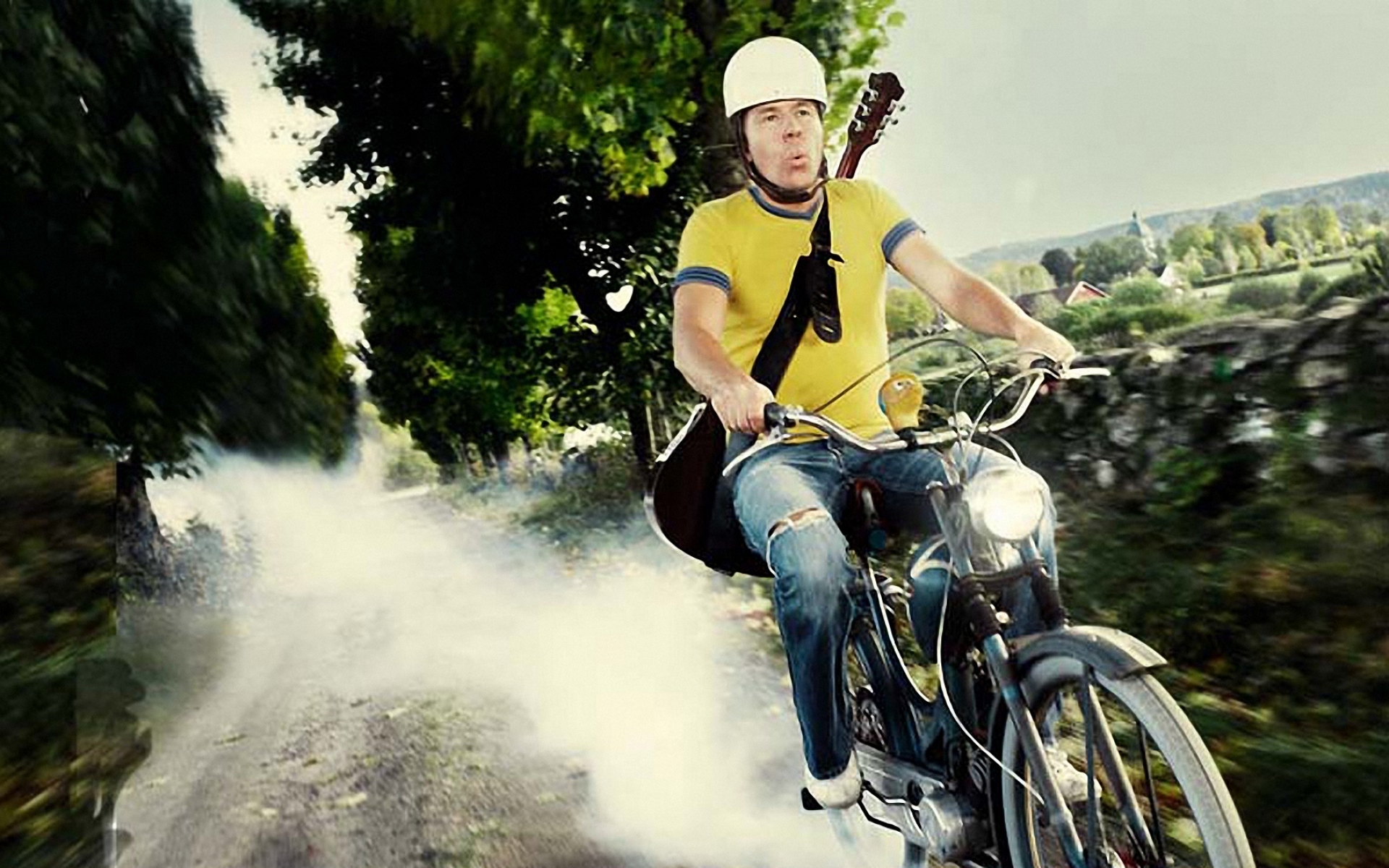 Картинки Bjorn rosenstrom, дорога, велосипед, гитара, шлем фото и обои на рабочий стол