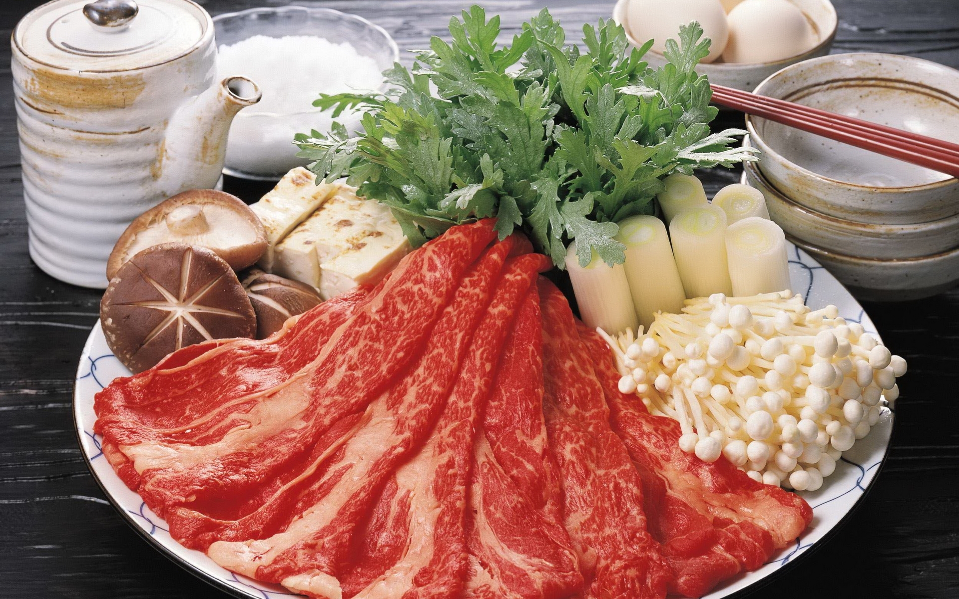 Картинки Мясо, свежие, кусочки, грибы, эрука фото и обои на рабочий стол
