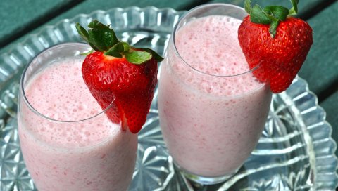Молочный коктейль, клубника, стаканы, напитки