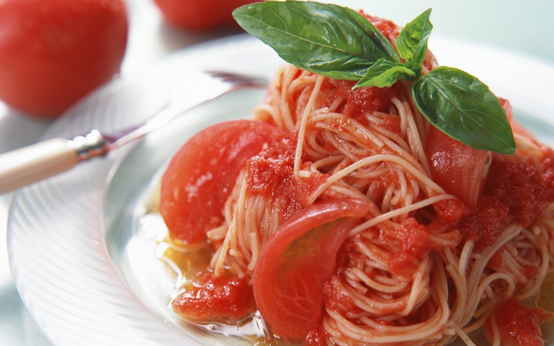 Итальянские спагетти помидоры фото