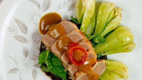 Мясо, куски, горячий, соус, зелень