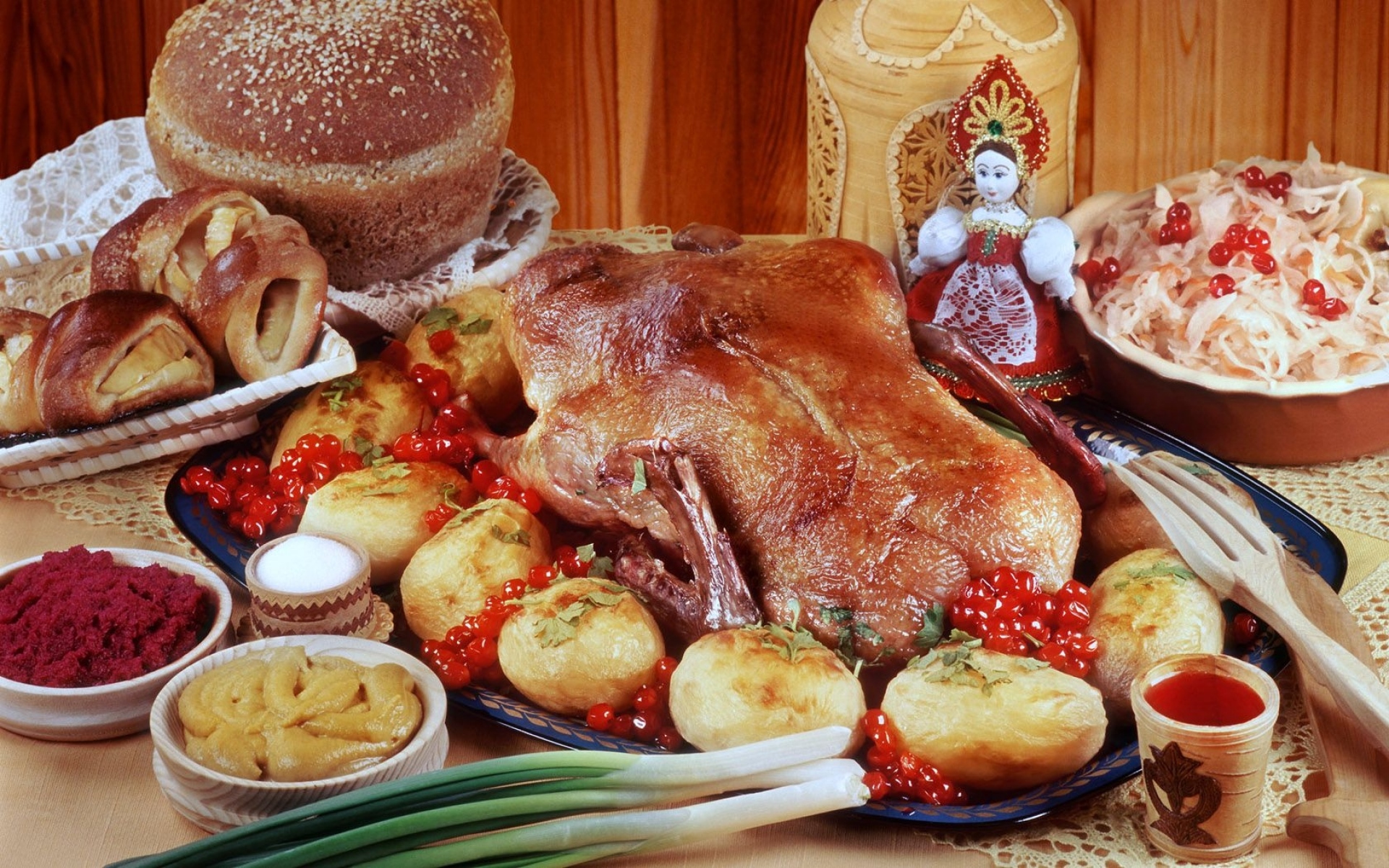 Картинки Курица, картофель, мясо, хлеб, горчица, соус, кукла, русская кухня, укладка, праздничный стол фото и обои на рабочий стол