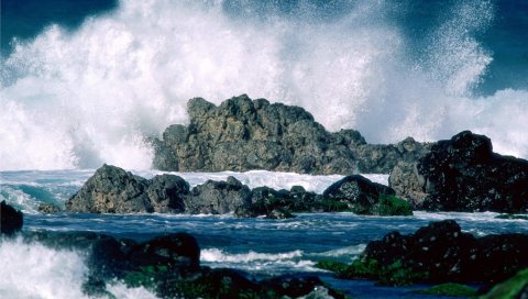 Море, камни, брызги, волны