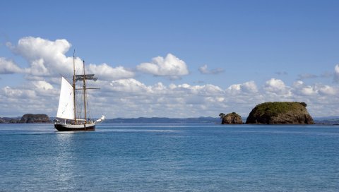 Корабль, море, облака, небо