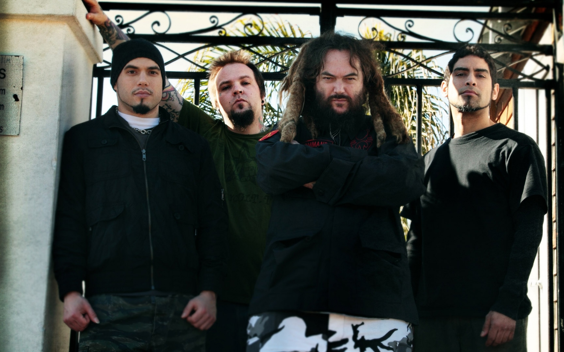 Картинки Soulfly, band, members, dreadlocks, outdoor фото и обои на рабочий стол