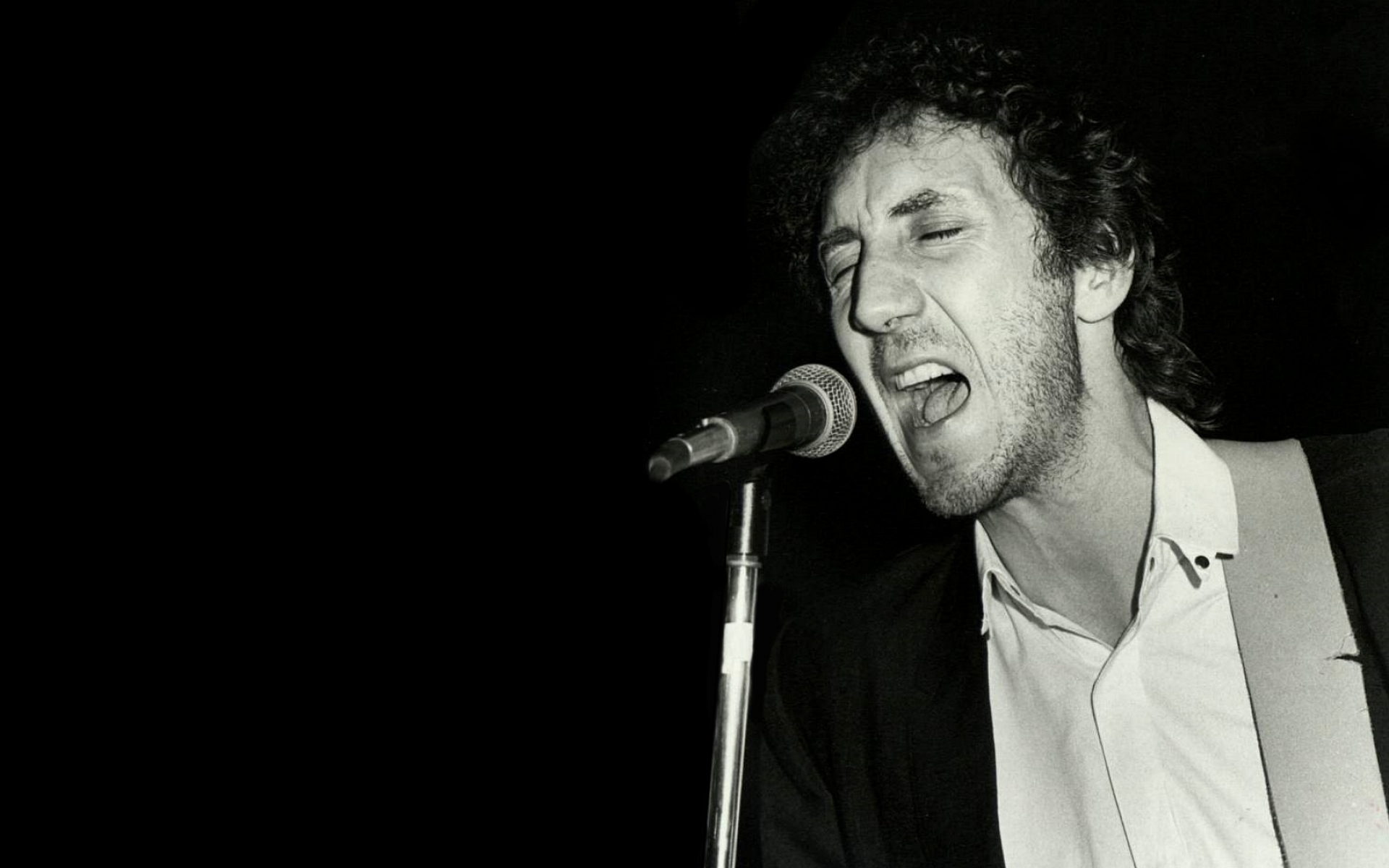Картинки Pete townhend, куртка, микрофон, рубашка, шоу фото и обои на рабочий стол