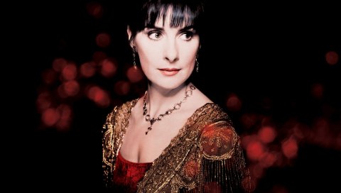 Enya, платье, сундук, цепочка, серьги