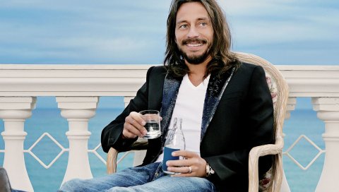 Bob sinclar, улыбка, костюм, кресло, море