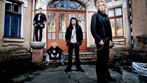 Apocalyptica, дом, фасад, окна, рокеры