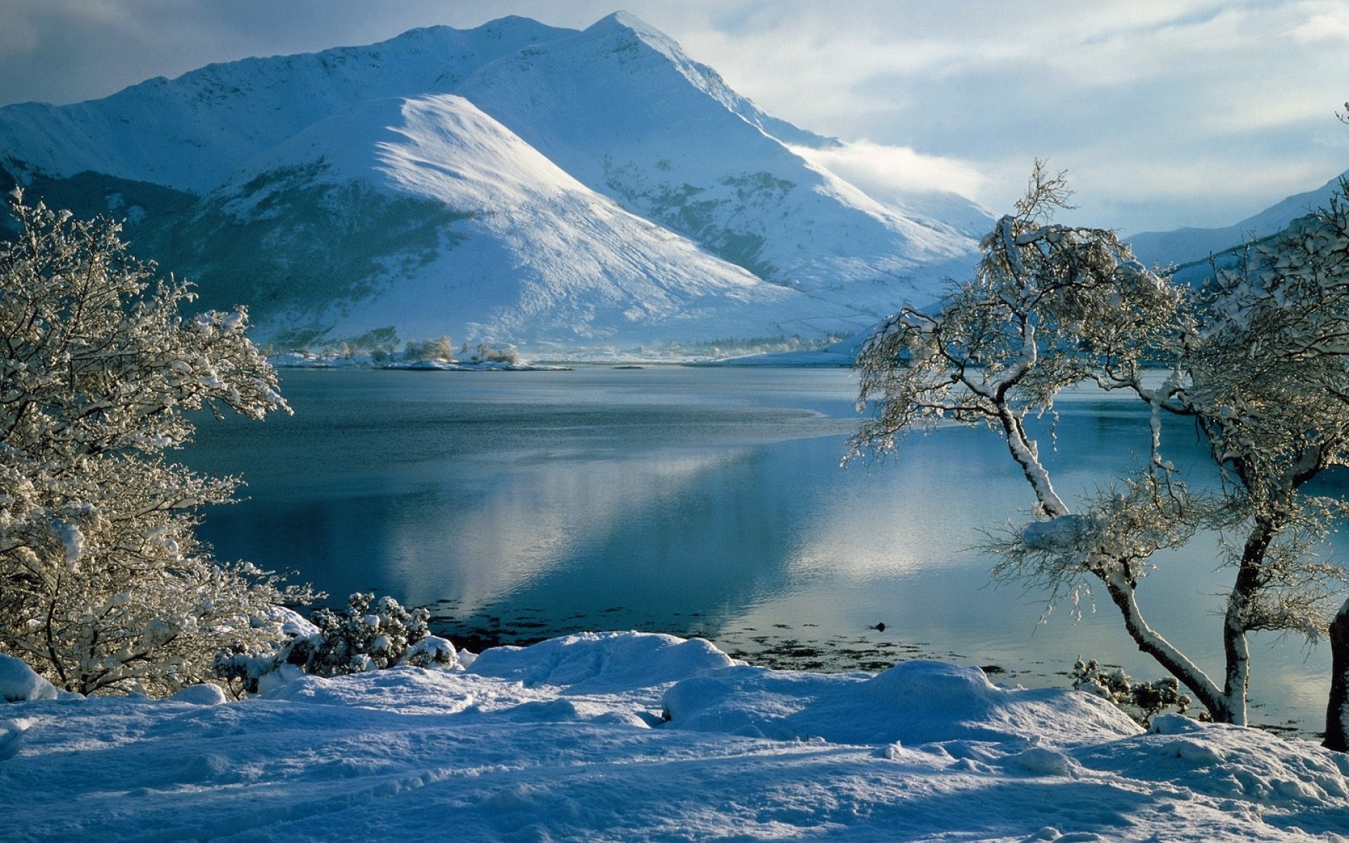 Картинки Озеро, горы, снег, утро, побережье, пробуждение фото и обои на рабочий стол