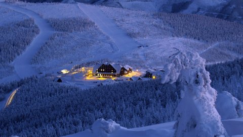Отель, горнолыжный курорт, снег, свет