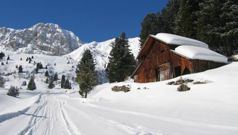 Снег, горнолыжный курорт, дом
