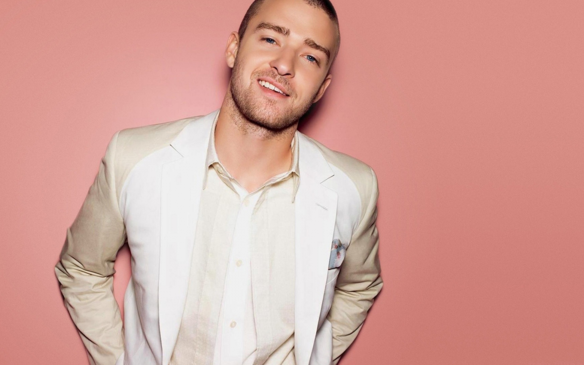 Картинки Justin timberlake, костюм, рубашка, улыбка, щетина фото и обои на рабочий стол